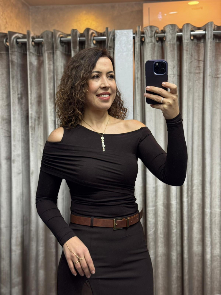 Omuzları dekolteli body