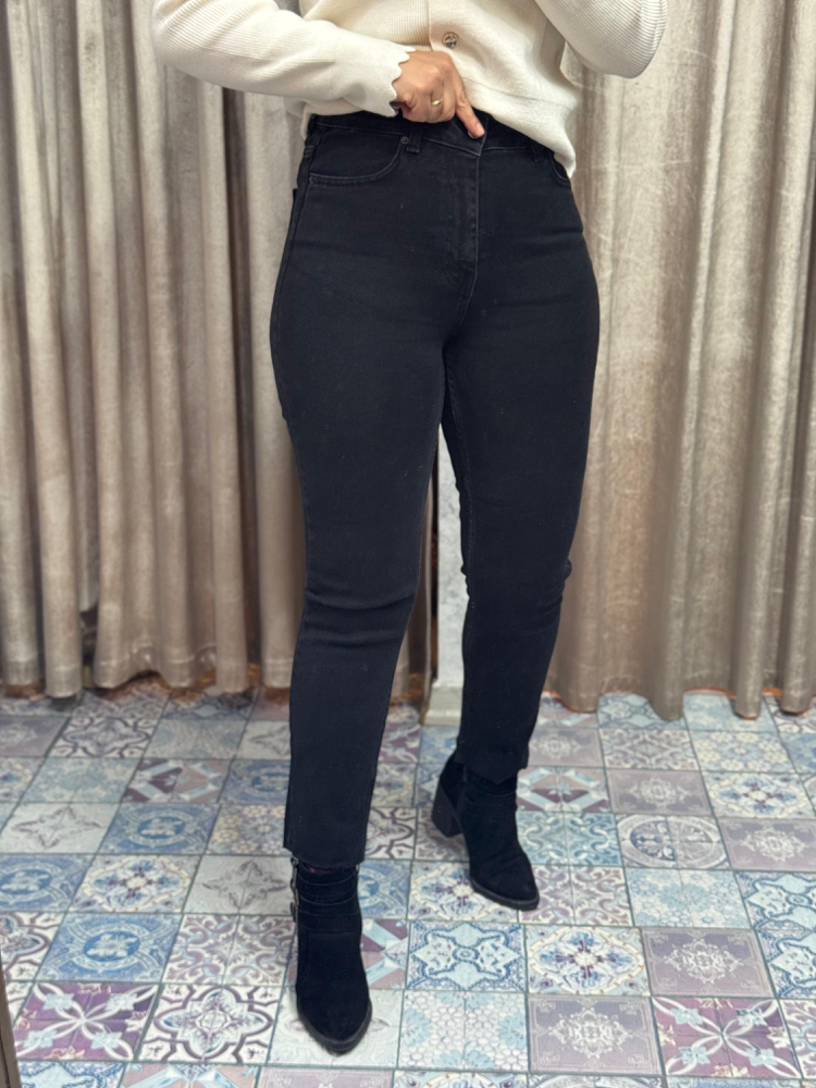 Paçası kesik boy fit jean