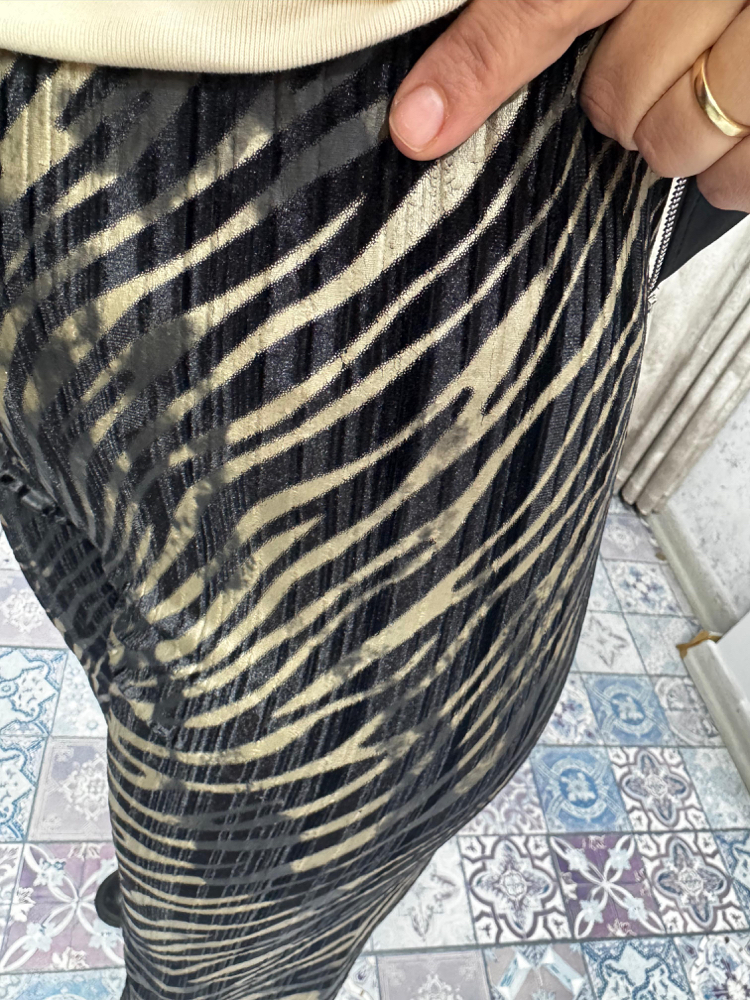 Zebra desenli beli lastikli pantolon