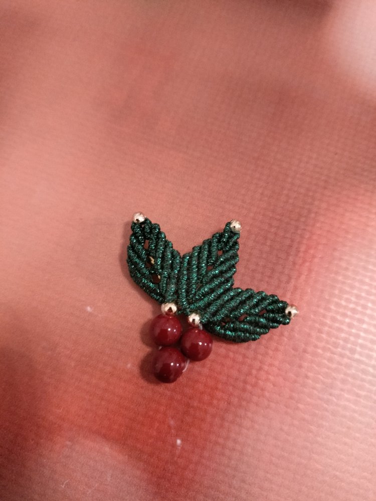 Kokina yaka iğnesi