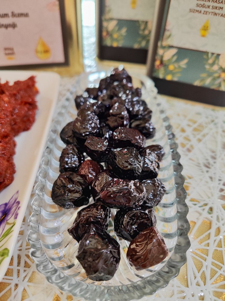 Kuru sele siyah zeytin (1 kg) 