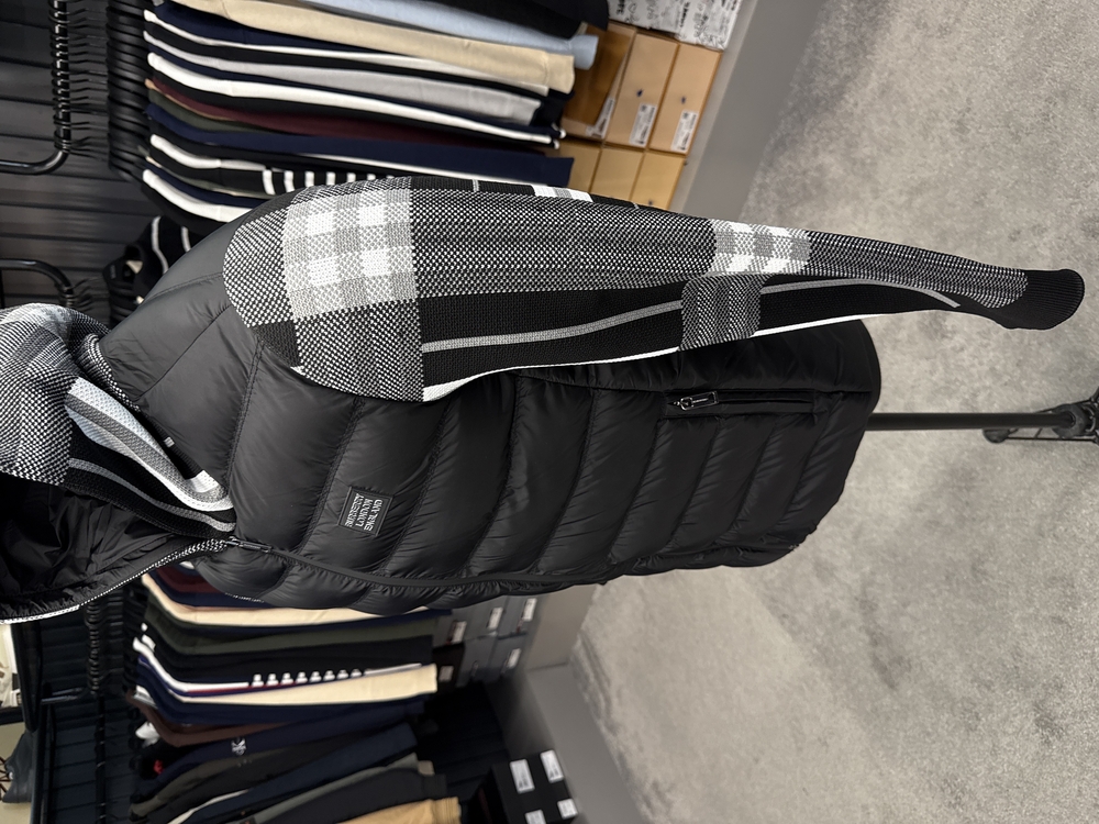 İthal Burberry Kapşonlu Çelik Örme Mont 4639 (Siyah)