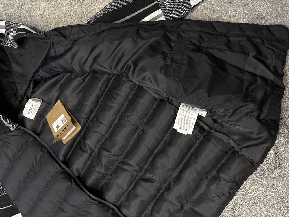 İthal Burberry Kapşonlu Çelik Örme Mont 4639 (Siyah)