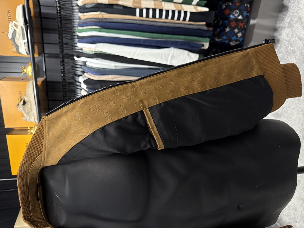Outlet ürünü İthal Louis Vuitton Monogram Desenli Süet Ceket (Taba-6118)