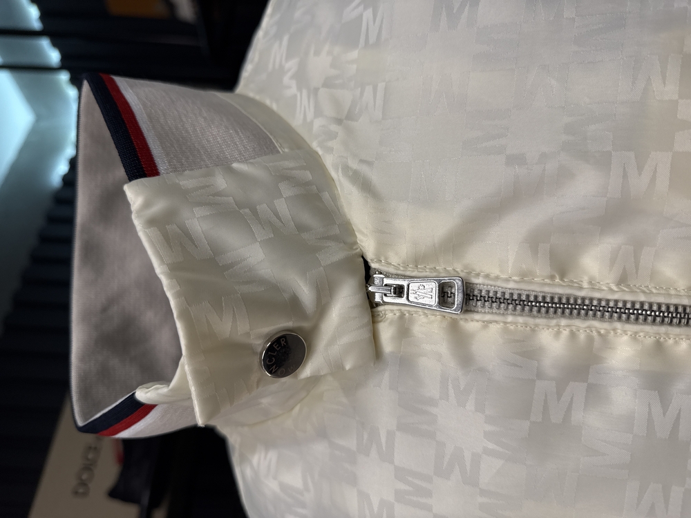 Outlet ürünü Moncler Mevsimlik (7196-Ekru)
