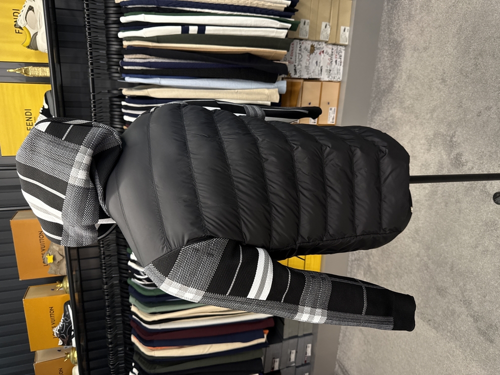 İthal Burberry Kapşonlu Çelik Örme Mont 4639 (Siyah)