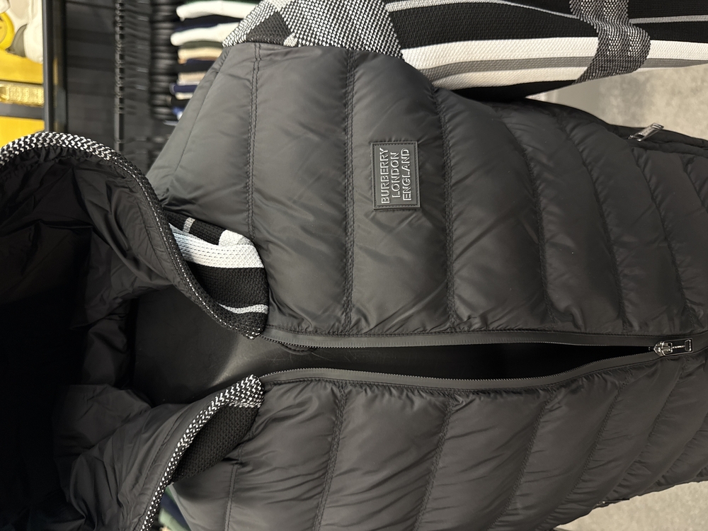 İthal Burberry Kapşonlu Çelik Örme Mont 4639 (Siyah)