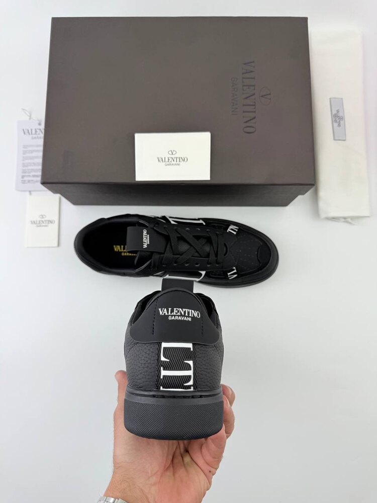 Valentino Garavani Sneakers (İTHAL ÜRÜN)