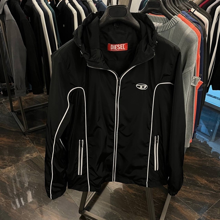 OUTLET ÜRÜNÜ Dıesel Kapüşonlu Yağmurluk (0808-Siyah)