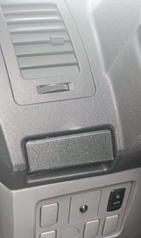 Toyota hilux bardaklık tutucu kapağı
