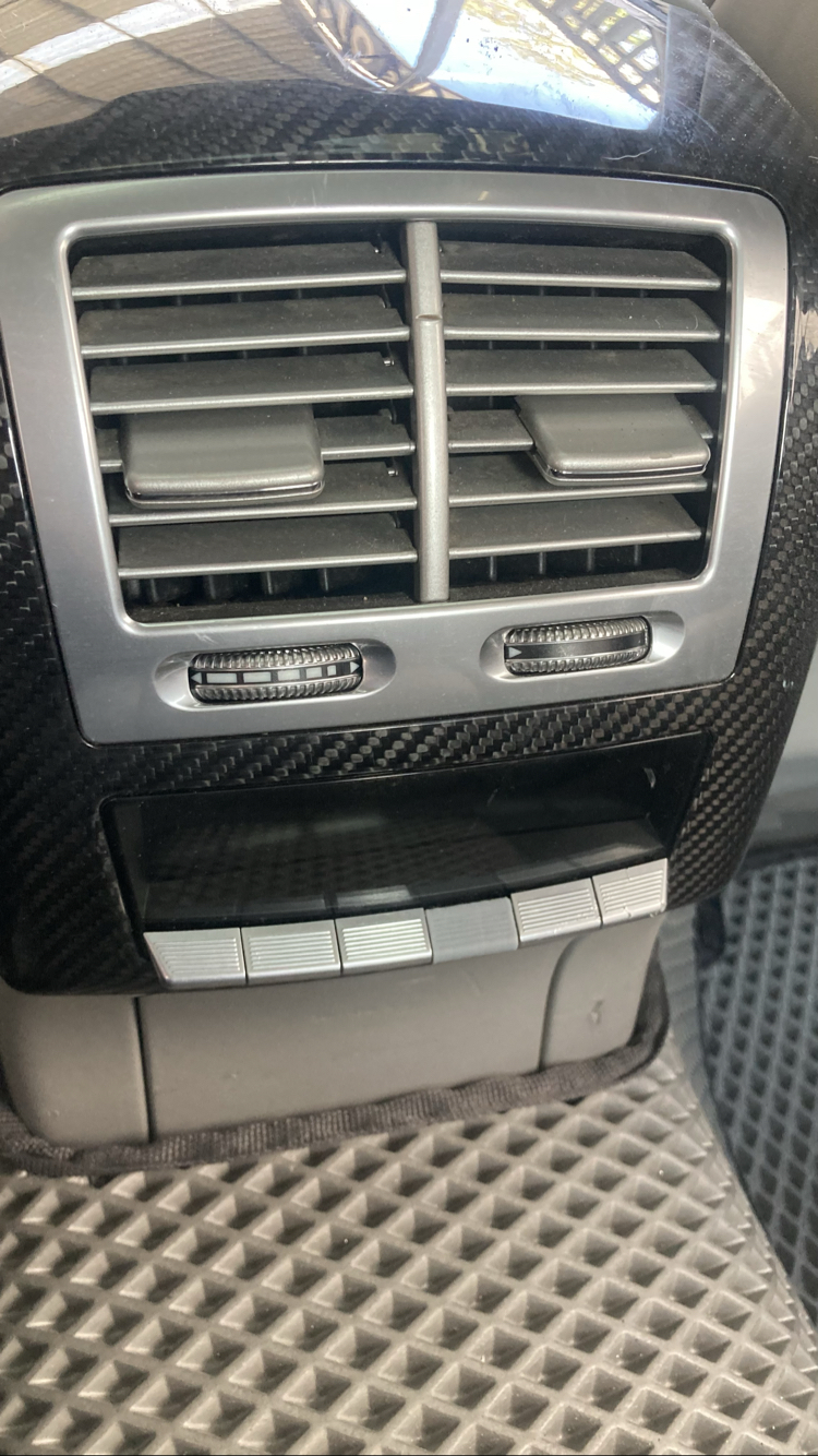 Mercedes E serisi arka koltuk kolçak ve klima altı tuşlar/butonlar