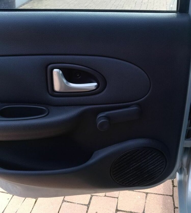 Renault Clio 2 Hoparlör Kapağı
