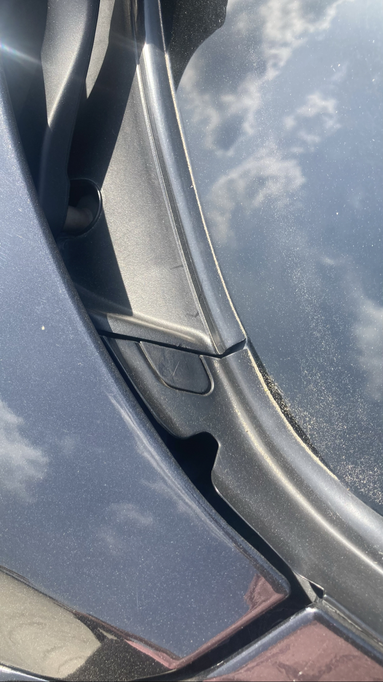Alfa romeo 159 ön silecek tarafı trim kapağı 