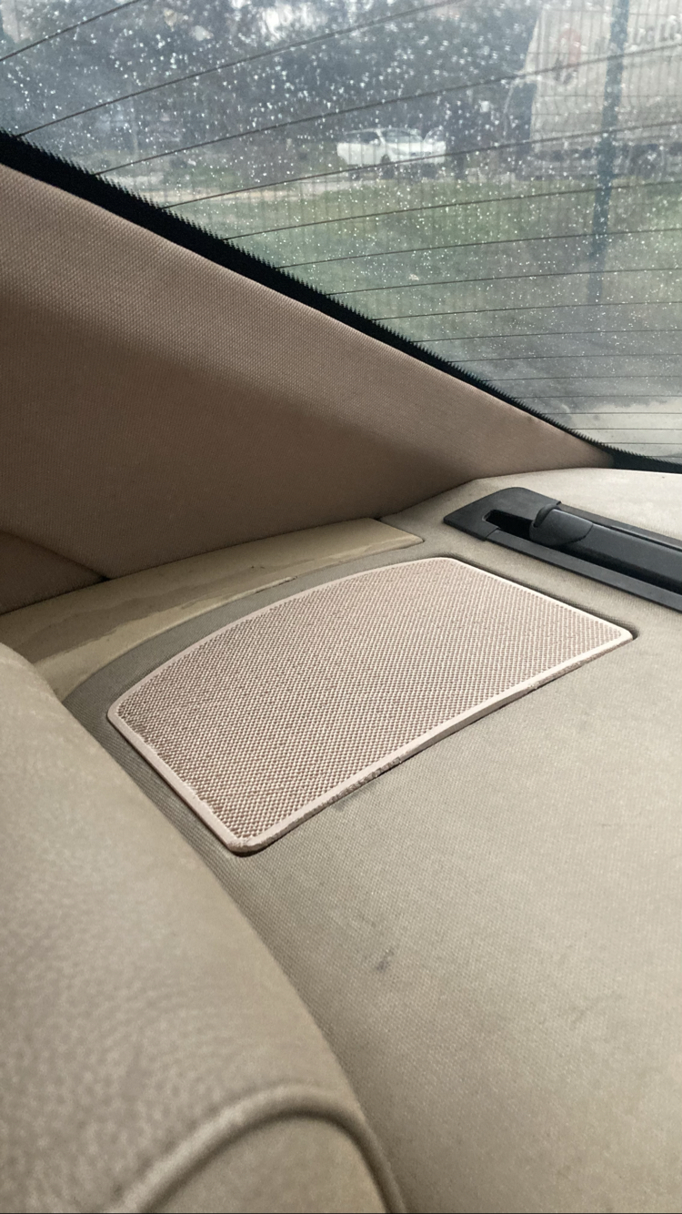 BMW E60 makam tarafı/pandizot bagaj üstü hoparlör kapağı ürün kodu: 51467113210