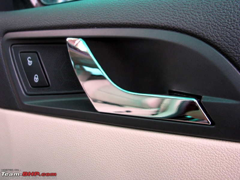 Skoda Superb Kapı kolu mandalı Sağ