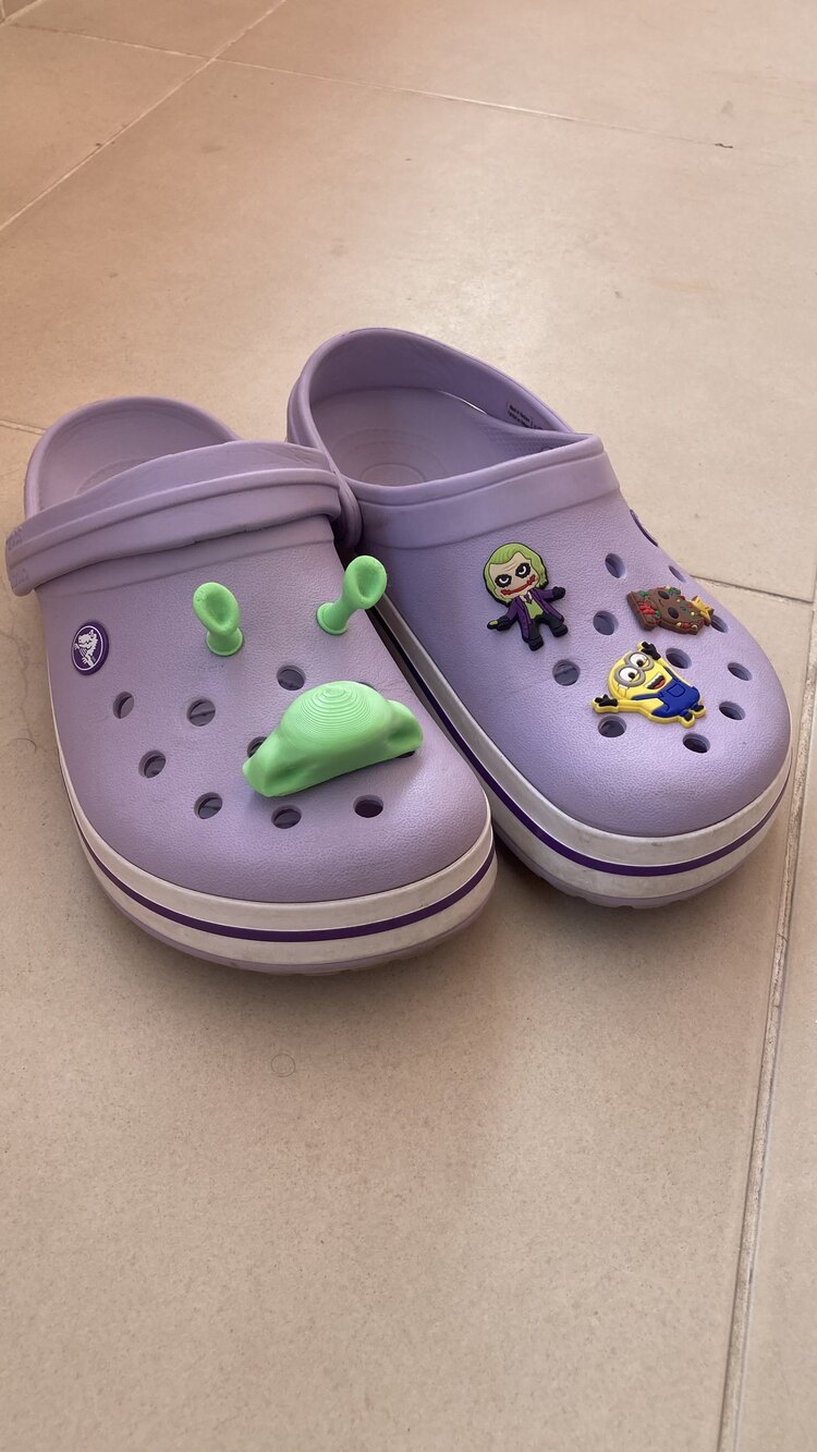 Crocs Shrek burnu ve kulakları
