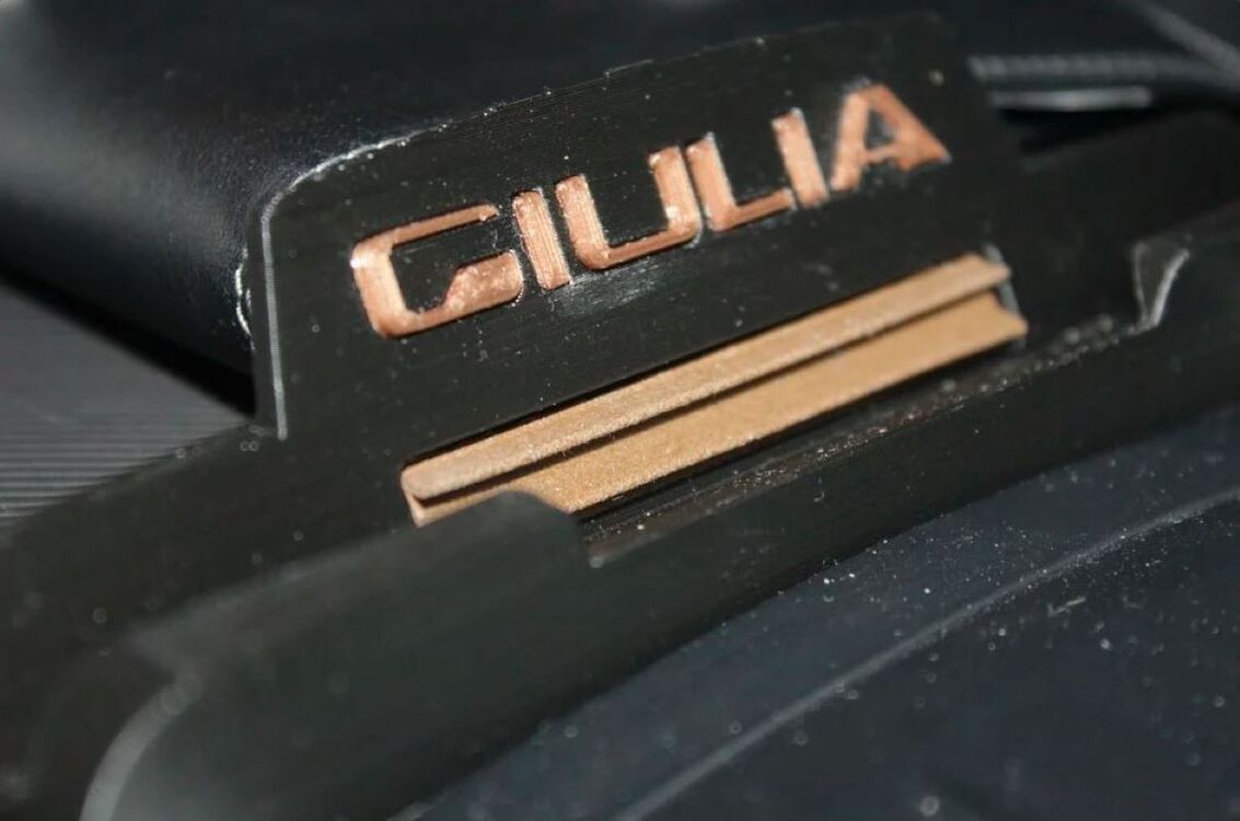 Alfa Romeo Giulia Ön konsol telefon tutacağı