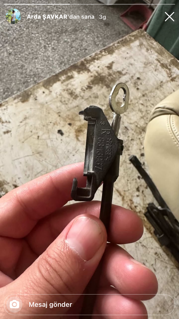 Audi A3 koltuk halatı tutma aparatı