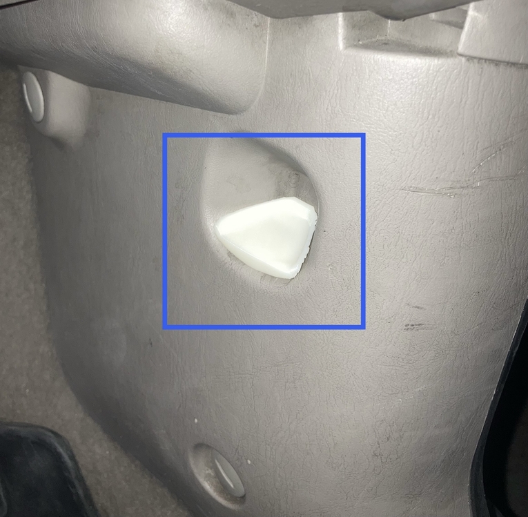 Ford Focus MK1 - şartel kesici kapak