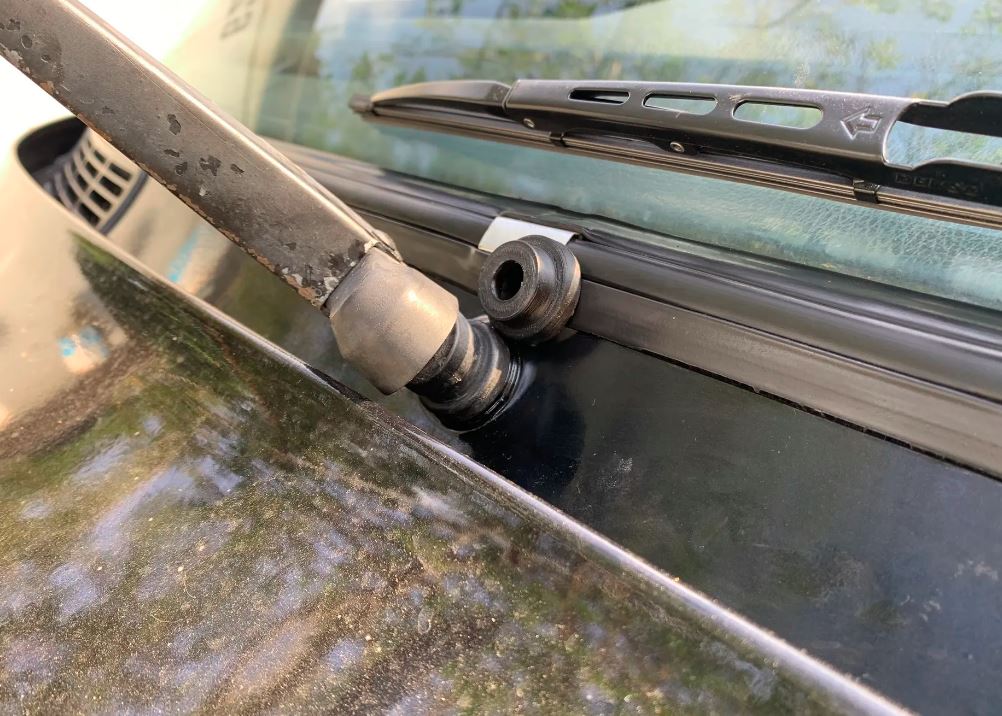BMW E30/E28 Silecek takozu 61611370387