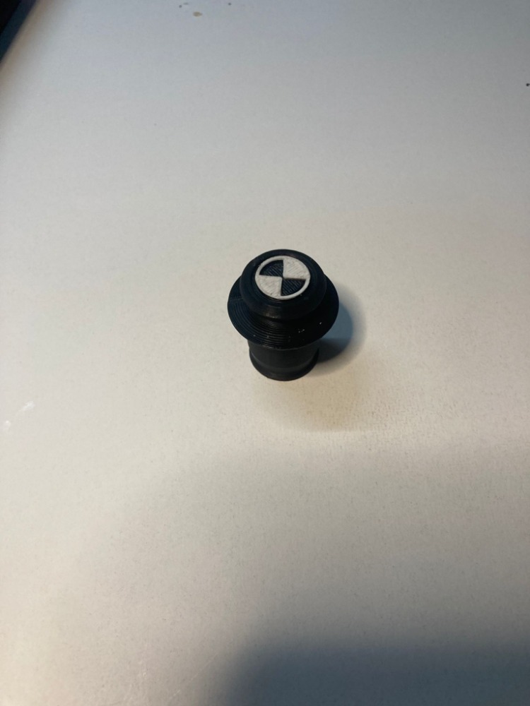 BMW arka koltuk çakmaklık tapası