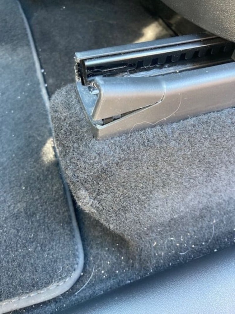 Tesla Model Y koltuk rayı kapağı