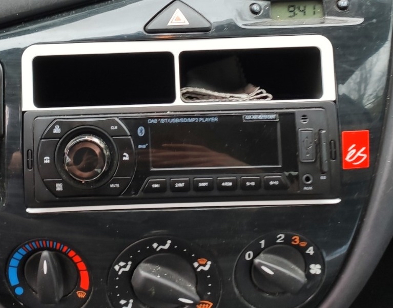 Ford Focus MK1 teyp çerçevesi