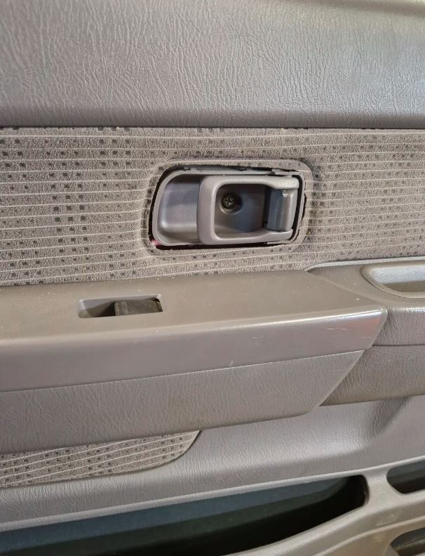 Nissan Kapı Kolu Çerçevesi 1998-2009