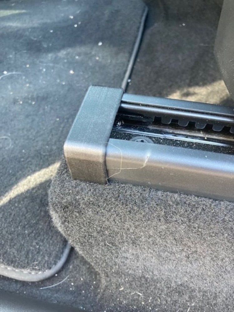 Tesla Model Y koltuk rayı kapağı
