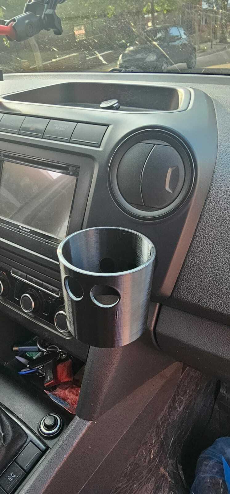 VW Amarok Bardaklık