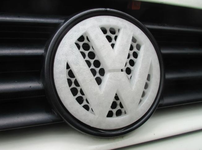 VW Ön Tampon üstü logo