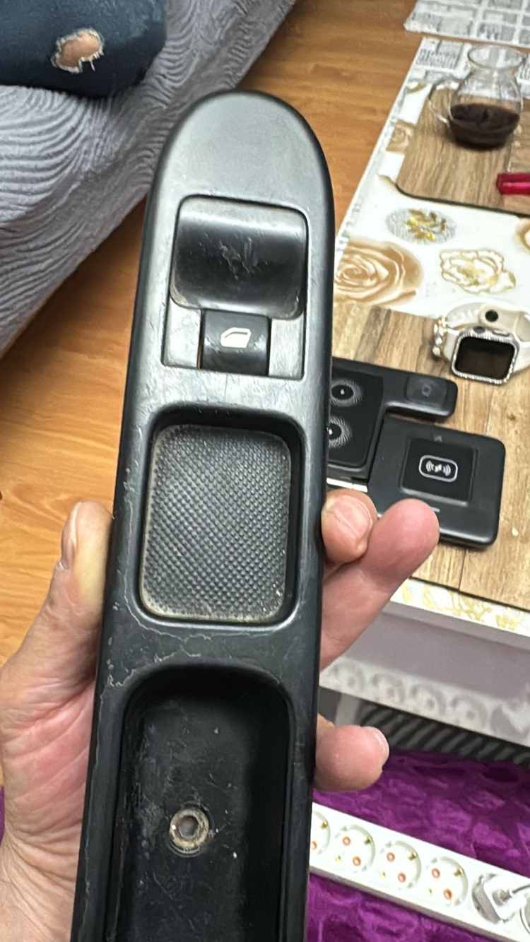 Peugeut/Citroen Arka koltuk Cam güç tuşu