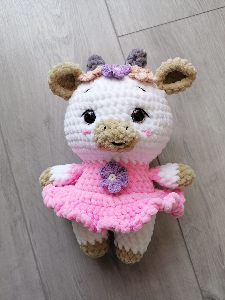 peluş süslü inek 