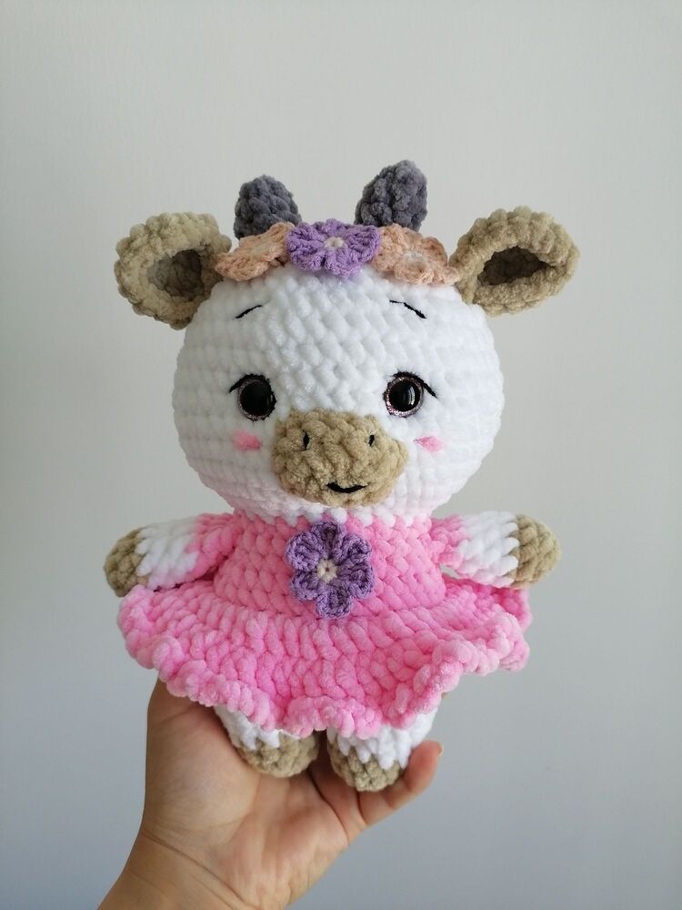 peluş süslü inek 