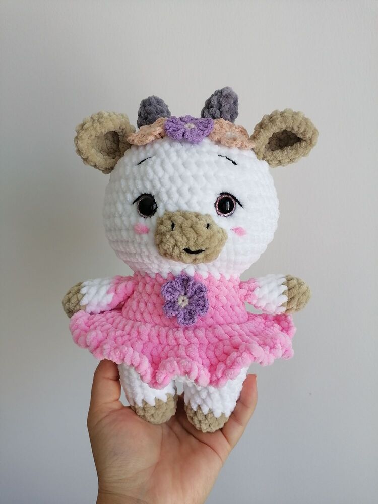 peluş süslü inek 