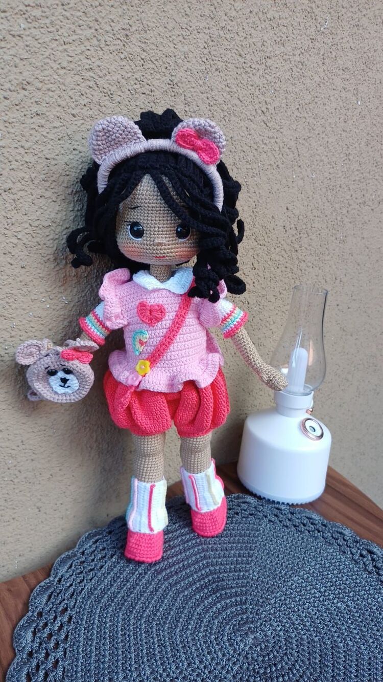 amira bebek