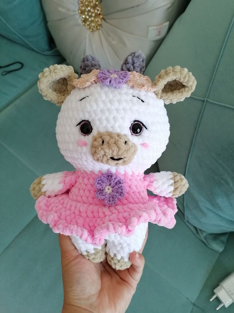 peluş süslü inek 