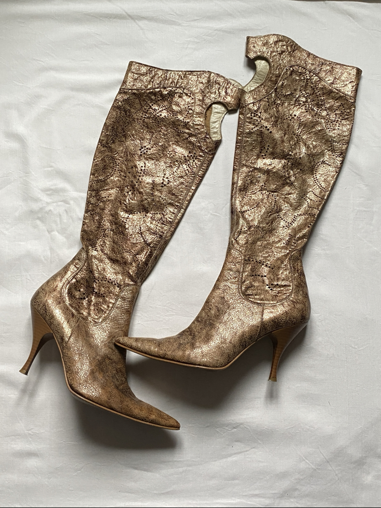 Vintage Heart Cut-out Marginal Leather Heel Boots