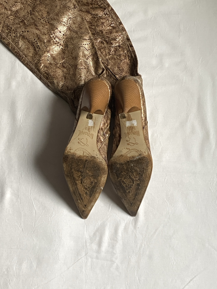 Vintage Heart Cut-out Marginal Leather Heel Boots
