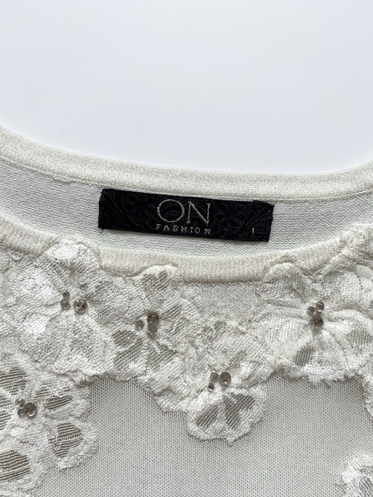 Vintage Heart Cut-out Floral Embroidery Top