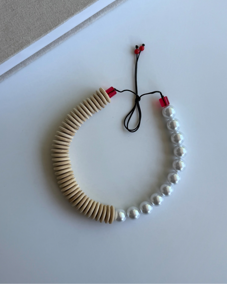 İnci detaylı ip bağlama kolye ✨