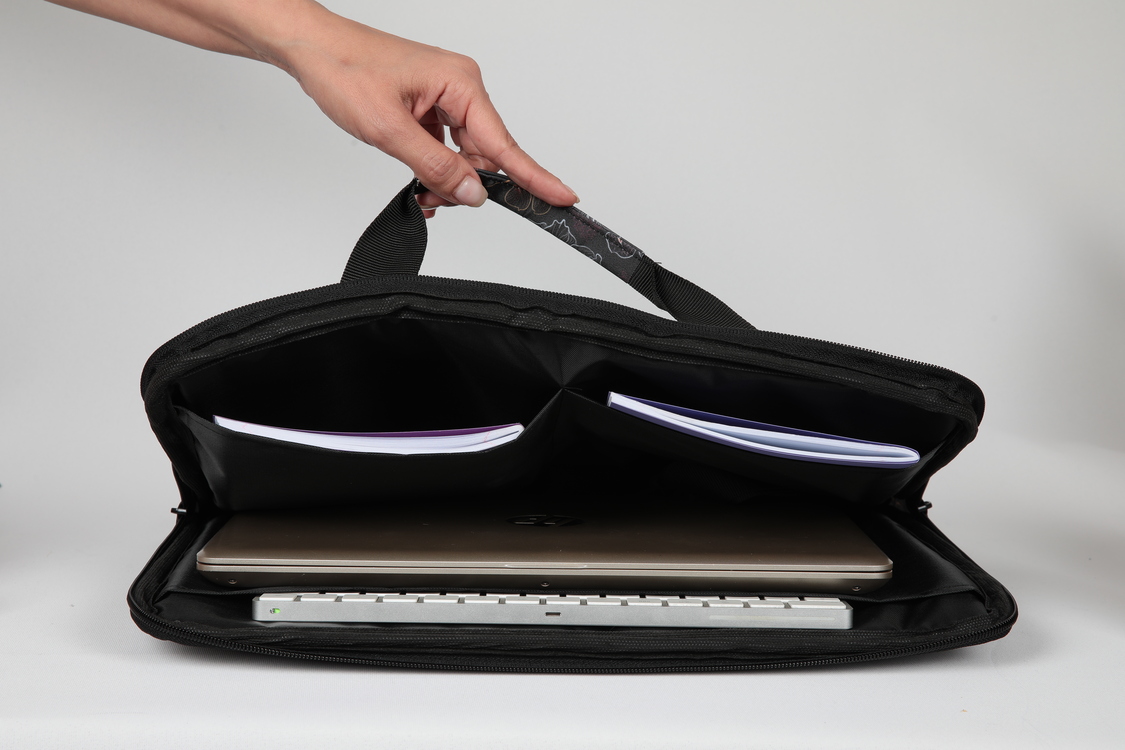 Moserini 15.6''-16" Taban Korumalı, Omuz Askılı, Desenli Laptop Macbook Çantası