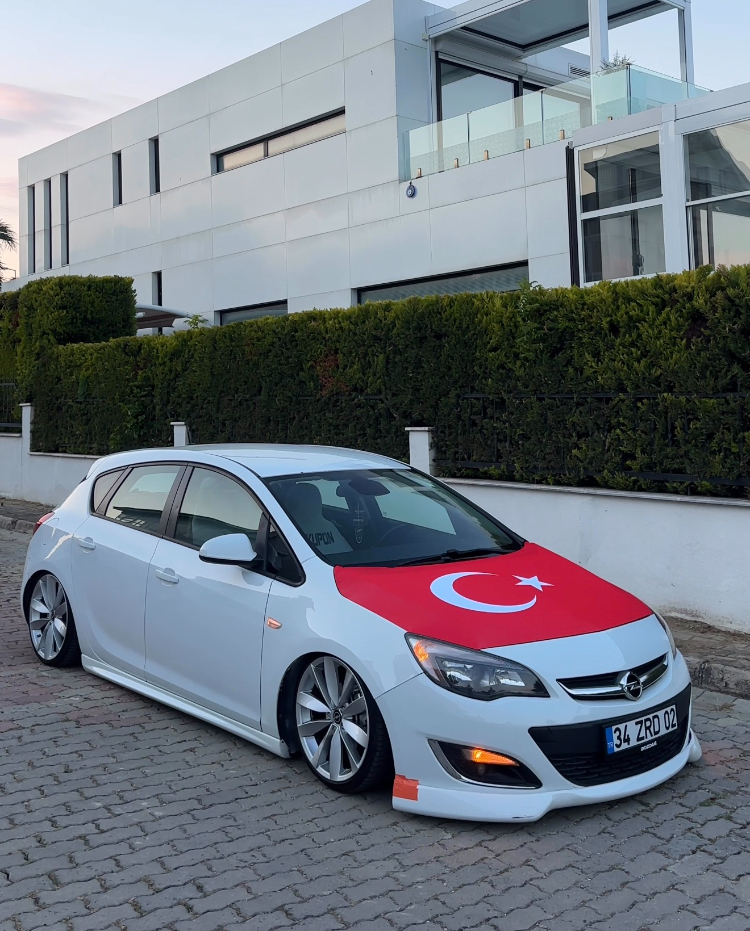 Türk Bayraklı Araç Kaput Bayrağı ( Her Araca Uyumlu )