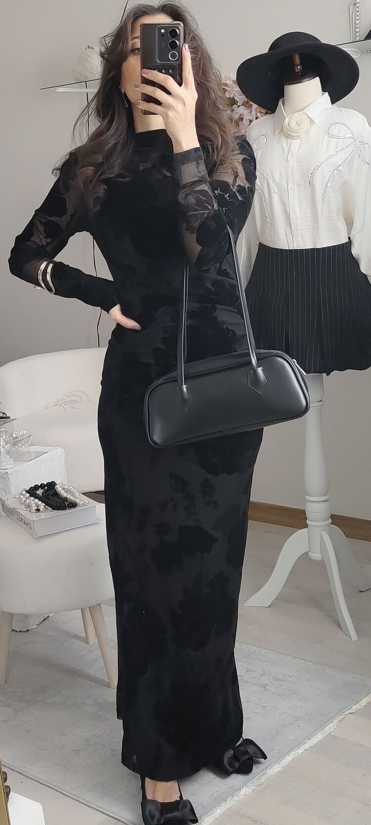 TÜL DETAYLİ KADİFE ÇİÇEKLİ MAXİ ELBİSE