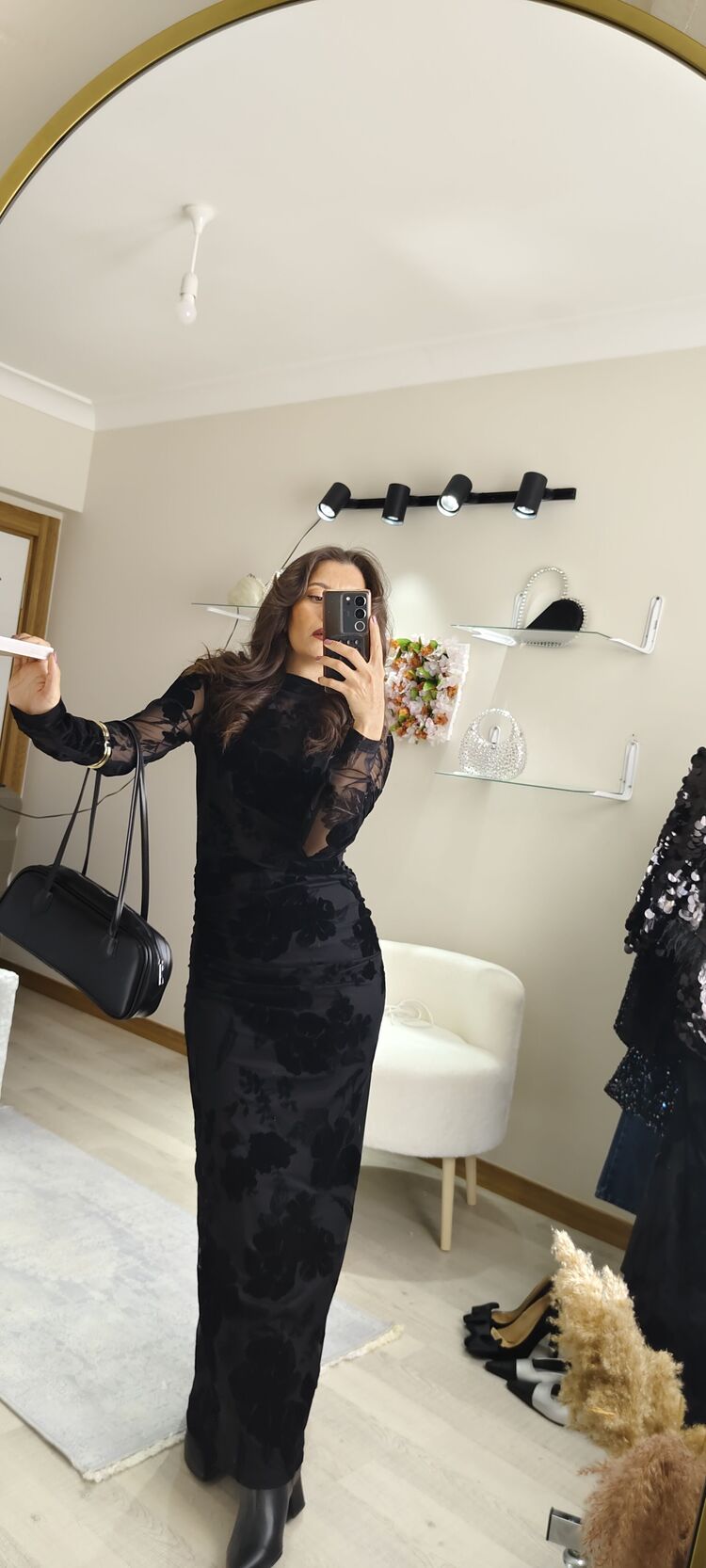 TÜL DETAYLİ KADİFE ÇİÇEKLİ MAXİ ELBİSE