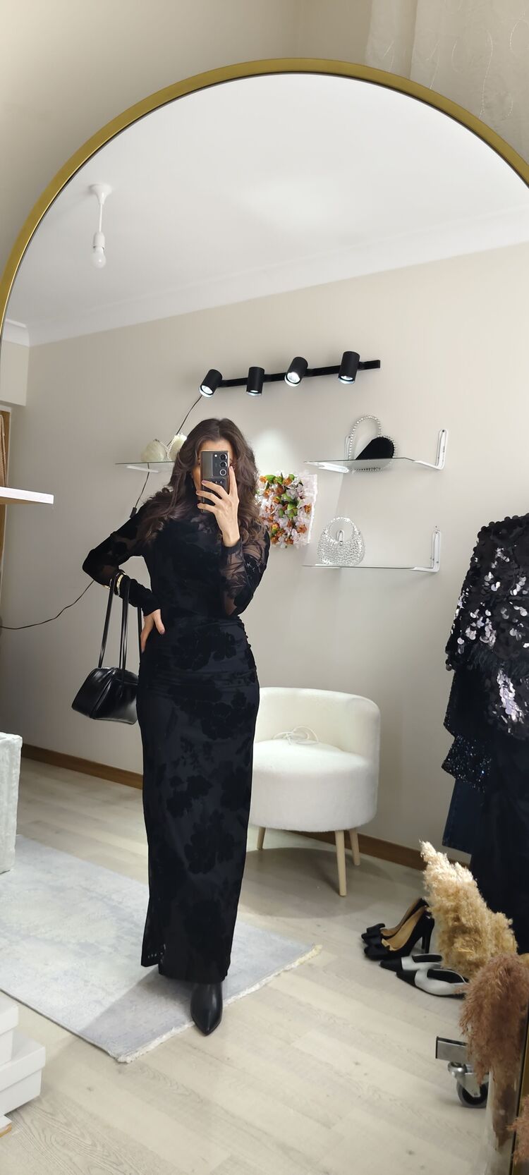 TÜL DETAYLİ KADİFE ÇİÇEKLİ MAXİ ELBİSE