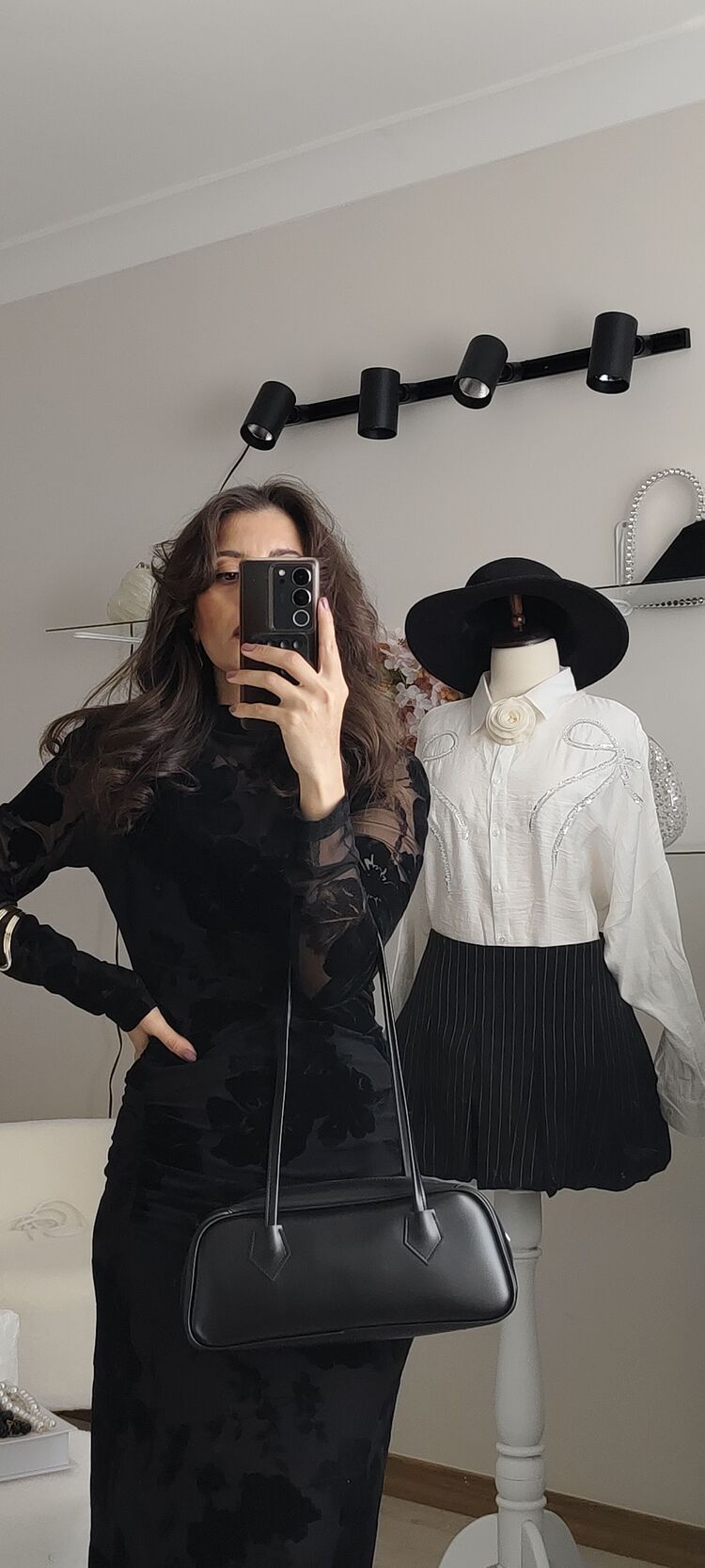 TÜL DETAYLİ KADİFE ÇİÇEKLİ MAXİ ELBİSE