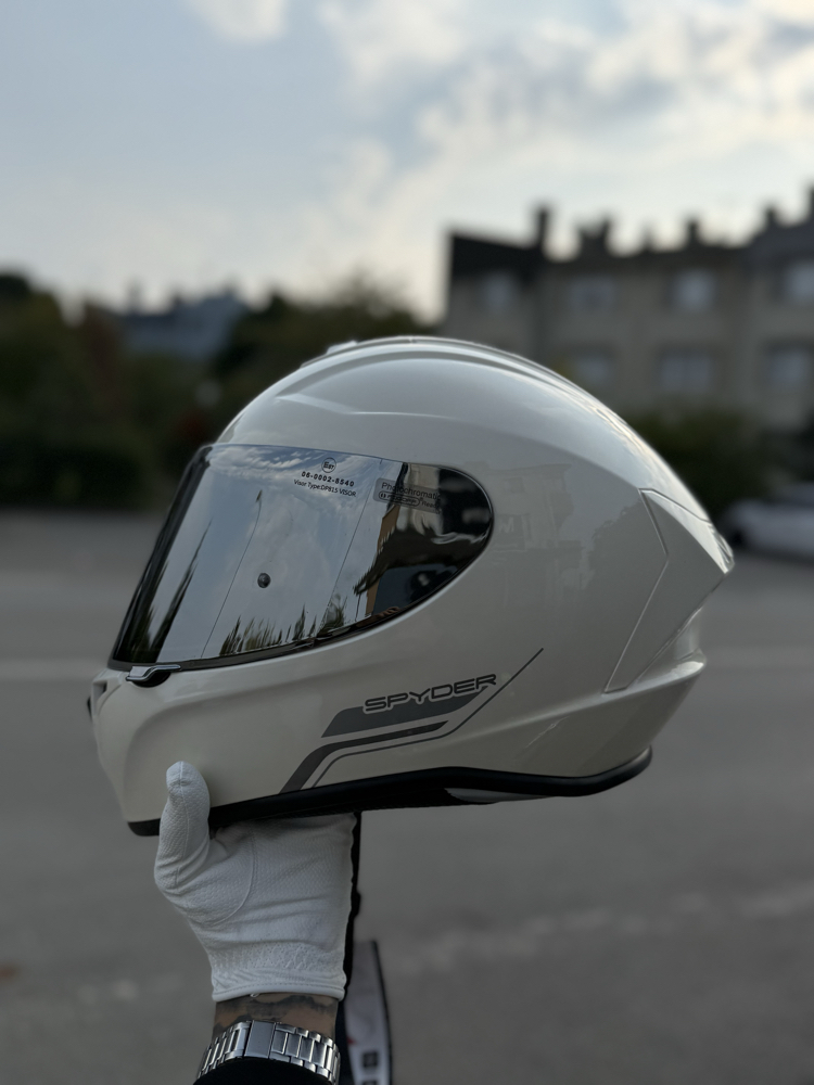 SPYDER KASK BEYAZ SİLVER VİZÖR ÇOK KALİTELİ-SADECE ŞEFFAF VİZÖR KALMIŞTIR.