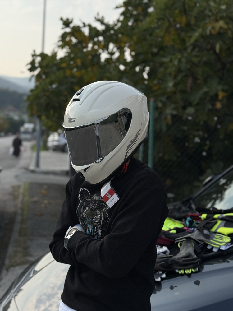 SPYDER KASK BEYAZ SİLVER VİZÖR ÇOK KALİTELİ-SADECE ŞEFFAF VİZÖR KALMIŞTIR.