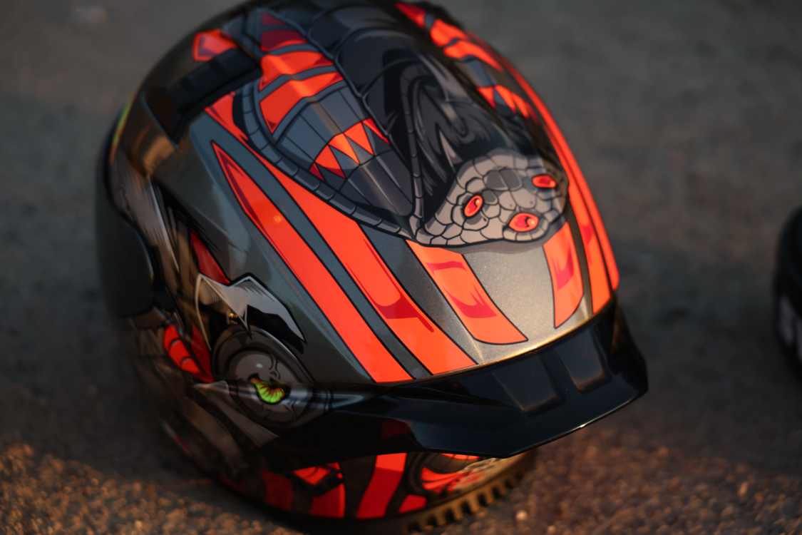 SWAY SNAKE KASK